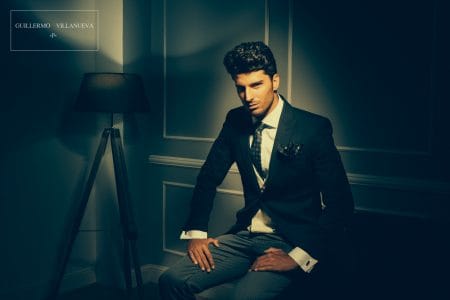 trajes de novio en Ciudad Real Chaqué de novio negro con pantalón mil rayas coordinado con chaleco cruzado nata y corbata de seda verde botella
