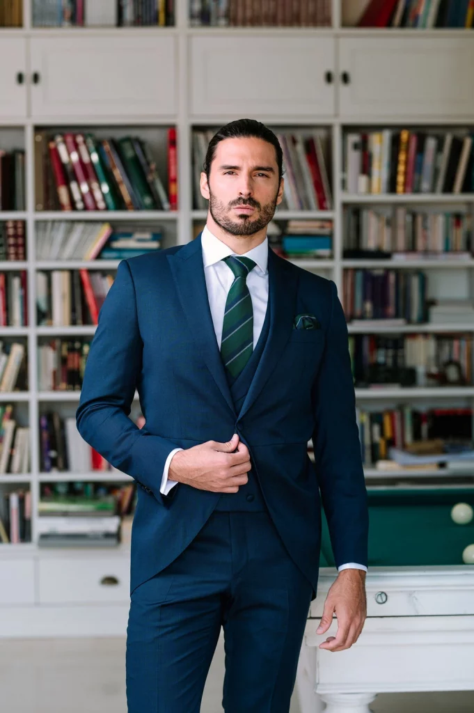 Chaqué azul Merlo 2026, traje de novio de Guillermo Villanueva
