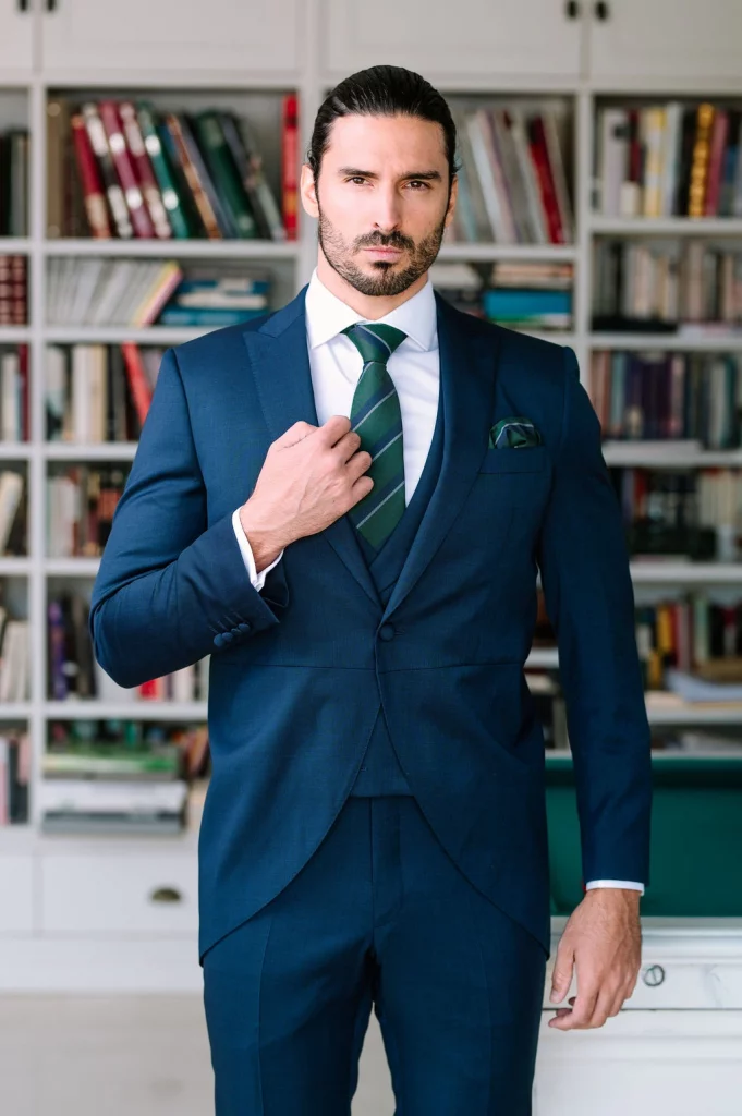 Traje de novio azul Merlo 2026 de Guillermo Villanueva