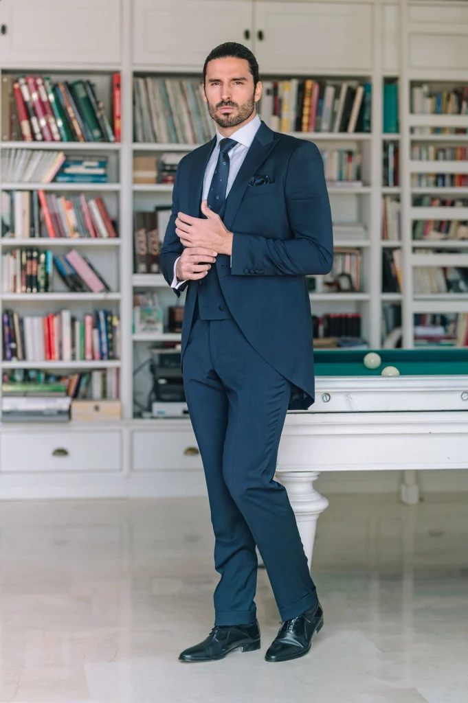 chaque corto azul marino crisa trajes de novio 2026 guillermo villanueva 3