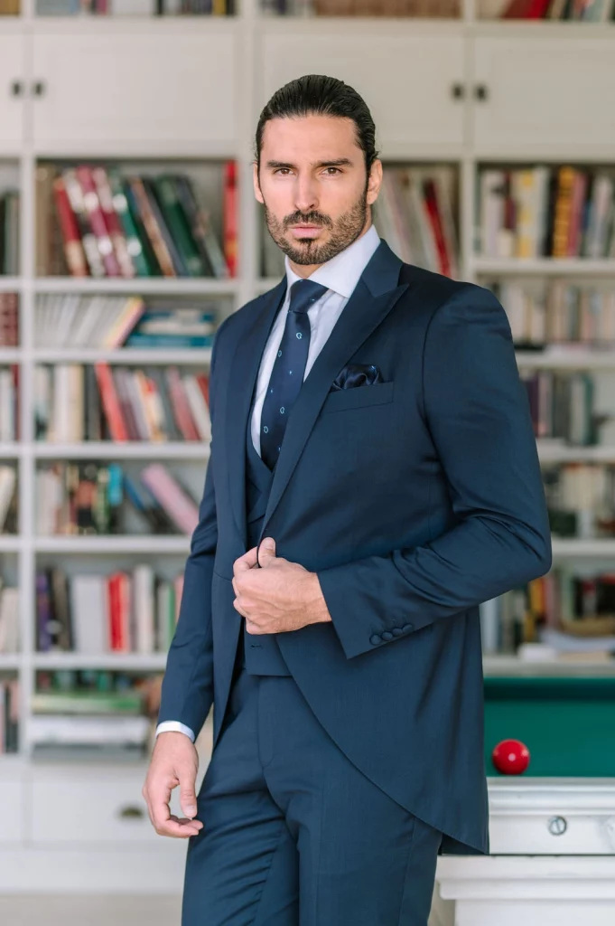 chaque corto azul marino crisa trajes de novio 2026 guillermo villanueva 7