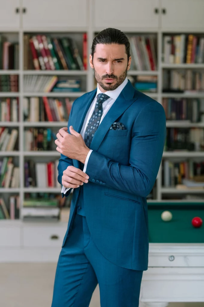 Traje novio azul 2026 Zelie · Guillermo Villanueva