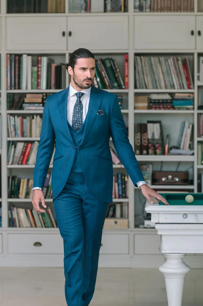 Traje novio azul 2026 Zelie · Guillermo Villanueva