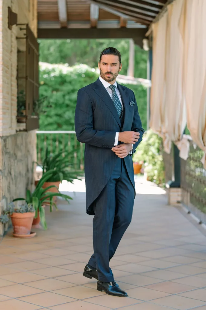 Chaqué de rayas Birdelo en lana virgen azul para novio elegante