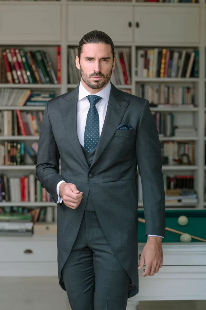 Chaqué gris modelo Cuadrillé para novio, confeccionado en lana virgen