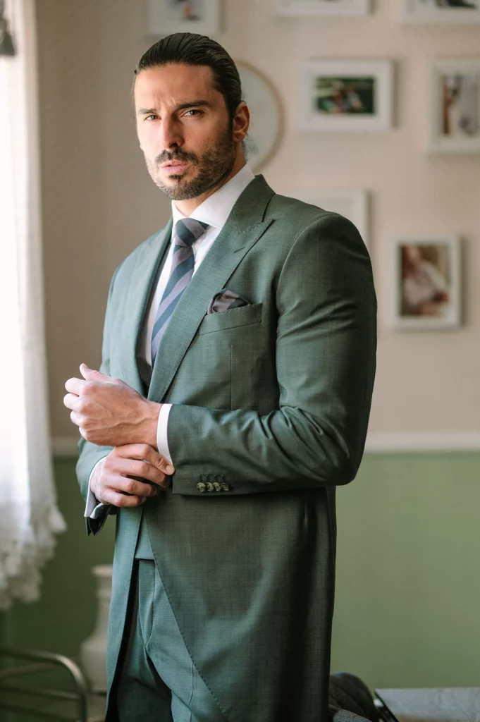 Chaqué largo verde Birde 2026 detalle del tejido