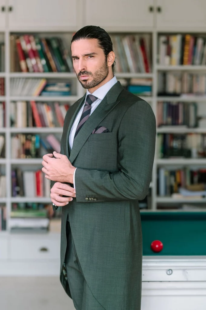 Chaqué largo verde Birde 2026 con chaleco a juego